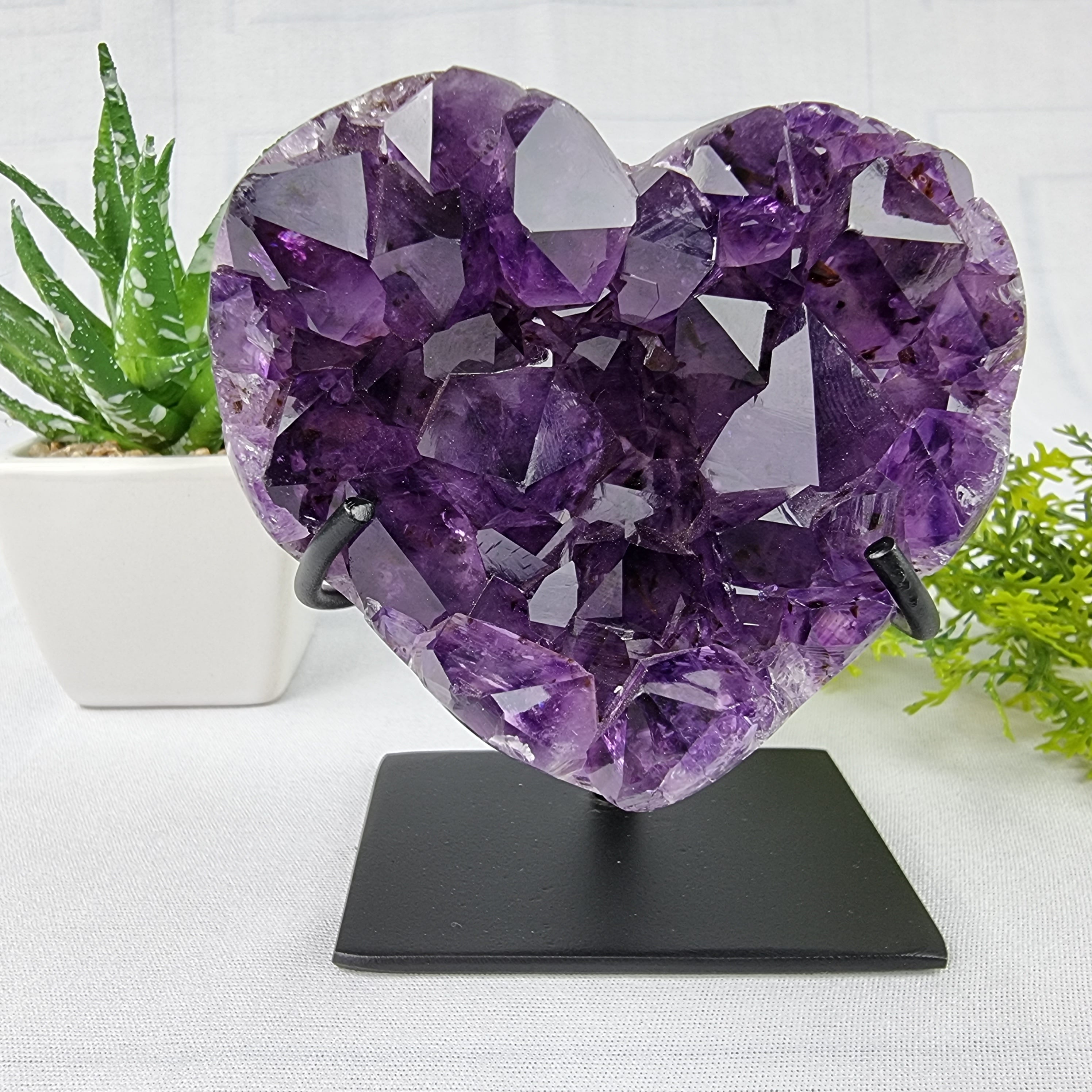 Amethyst Heart on Iron Base base - Super Extra